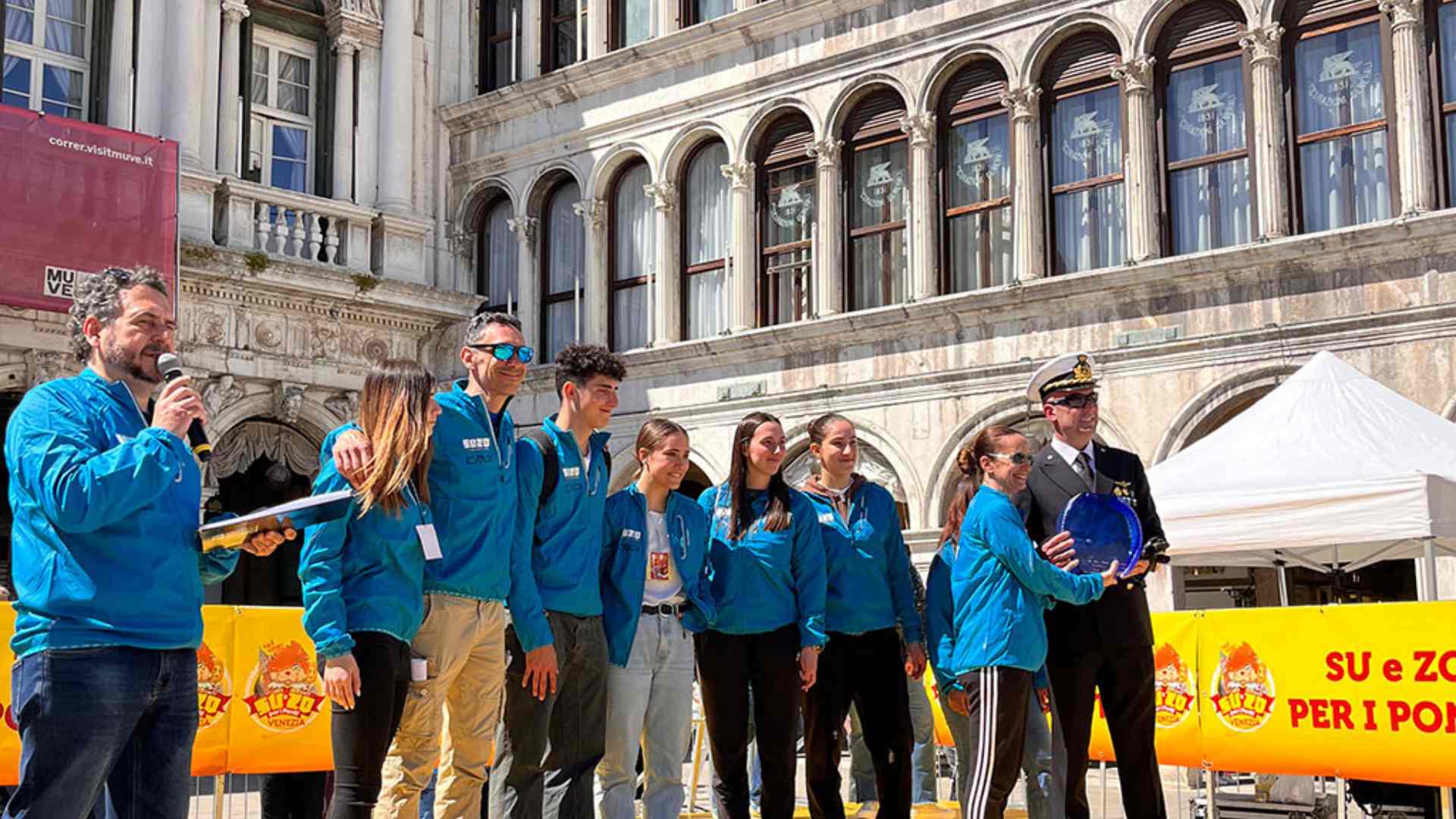 Alla Su E Zo Per I Ponti Di Venezia In Mila Per Il Per Dal