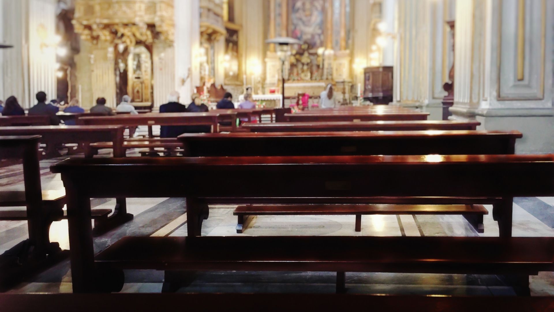 L'incenso nella Chiesa, simbolo di devozione e sacrificio